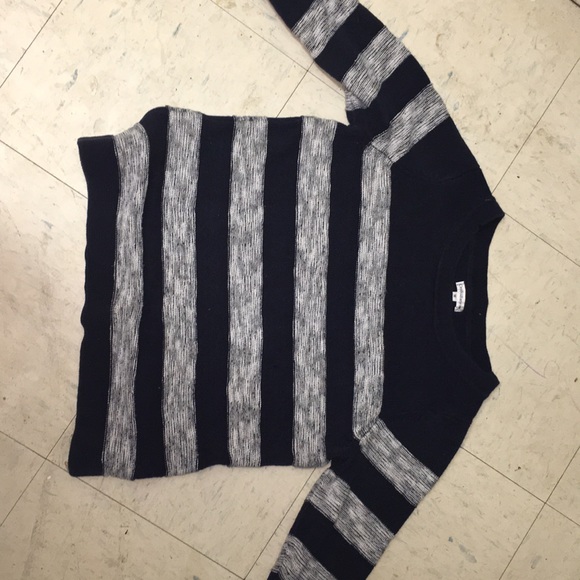Navy blue and gray sweater - Picture 1 of 1